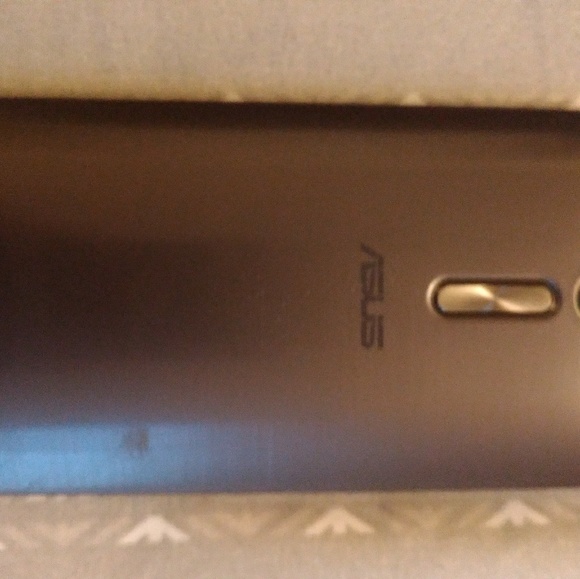 Phone - Picture 3 of 4